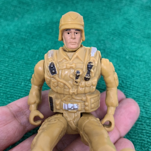 3.5” Desert Storm Soldier Trooper Action Figure Toy with U.S. vintage pin - Picture 13 of 16